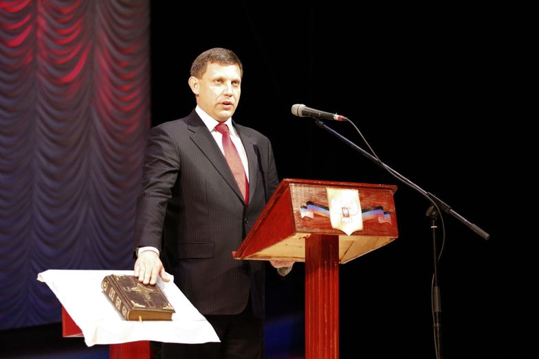 4 listopada. Aleksandr Zacharczenko podczas przysięgi po wybraniu go</br> na głowę Donieckiej Republiki Ludowej
