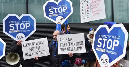 PZU wściekły na KOD. Poszło o serduszka i hasło z kampanii