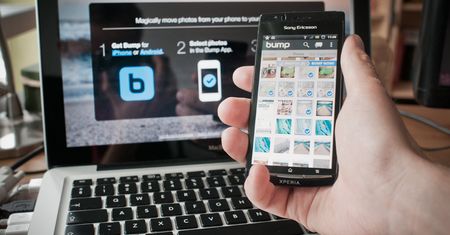 Uderz smartfonem w komputer, a zdjęcia się prześlą