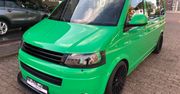 Szalony Volkswagen T5 z silnikiem z Porsche 911 Turbo i kierownicą pośrodku