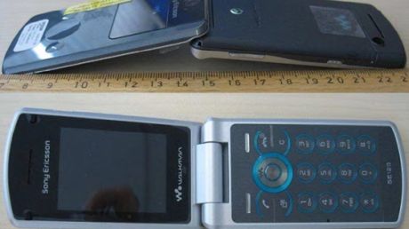 Sony Ericsson W518a po akceptacji FCC 1
