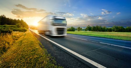 Europa przyspiesza z elektryfikacją flot. Polska odpowiada kalkulatorem