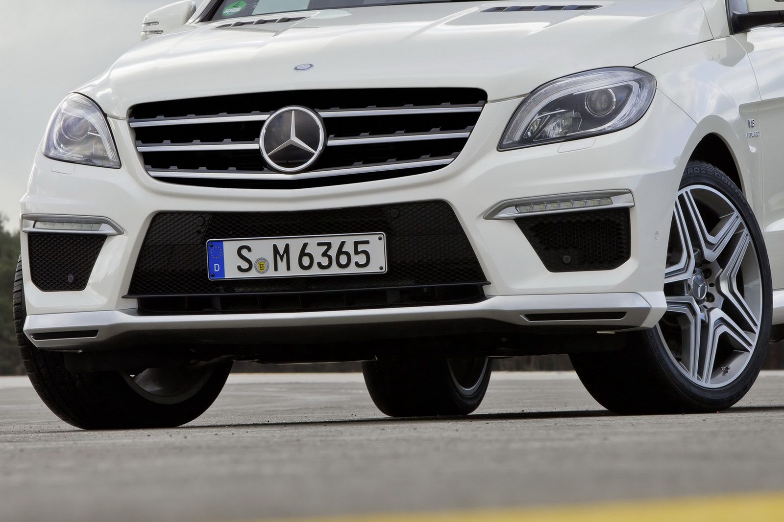 2012-Mercedes-ML-63-AMG-22