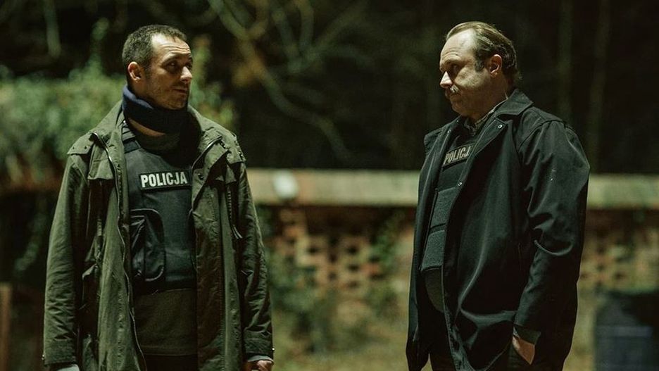 Leszek Lichota i Michał Żurawski w serialu "Kruk. Czorny Woron nie śpi" to mieszanka wybuchowa. Dosłownie
