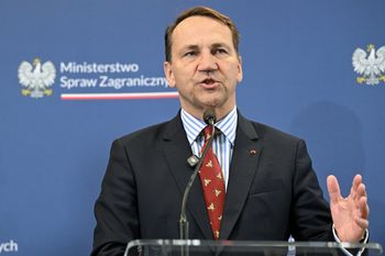 Sikorski o mniejszej roli USA. "Kawaleria za wzgórzem"