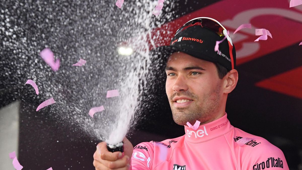 Tom Dumoulin w różowej koszulce lidera wyścigu Giro d'Italia