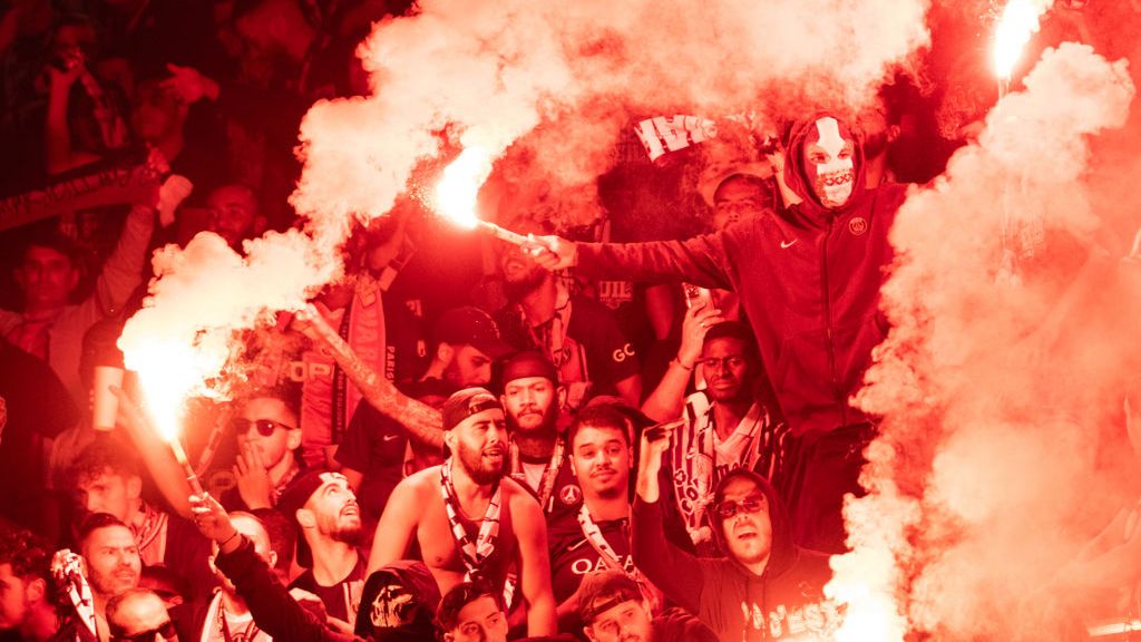 Getty Images /  Tnani Badreddine/DeFodi Images / Na zdjęciu: fani PSG podczas meczu z Olympique Marsylia