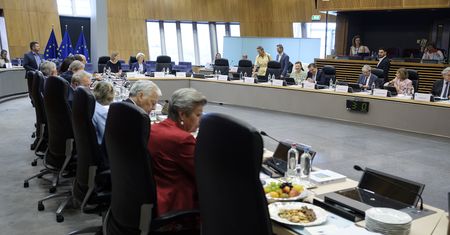 Bruksela uderza w "lex Tusk". Komisarze zdecydowali