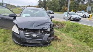 Głobino: Kraksa na skrzyżowaniu. Policja apeluje do kierowców