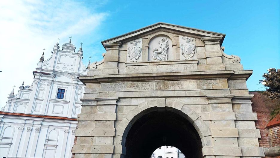 Stara Brama Lwowska w Zamościu: po remontach