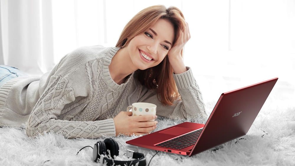 Acer Aspire 3 laptop kobieta