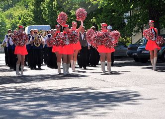 Wszystkie w kusych mundurach. Będą ich tysiące