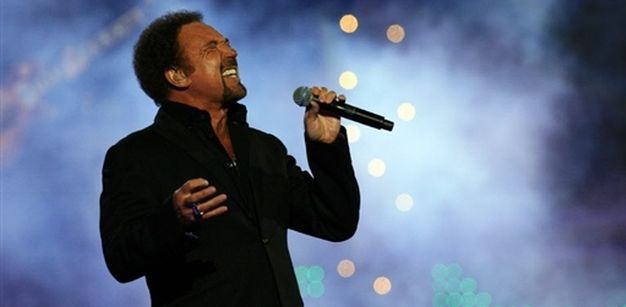 Tom Jones ubezpiecza nawet włosy