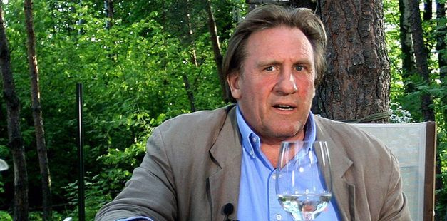 Depardieu nasikał na podłogę w samolocie
