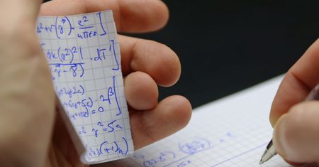 Ściągałeś na sprawdzianach? Sprawdź, co pamiętasz o sposobach na zaliczenie testu