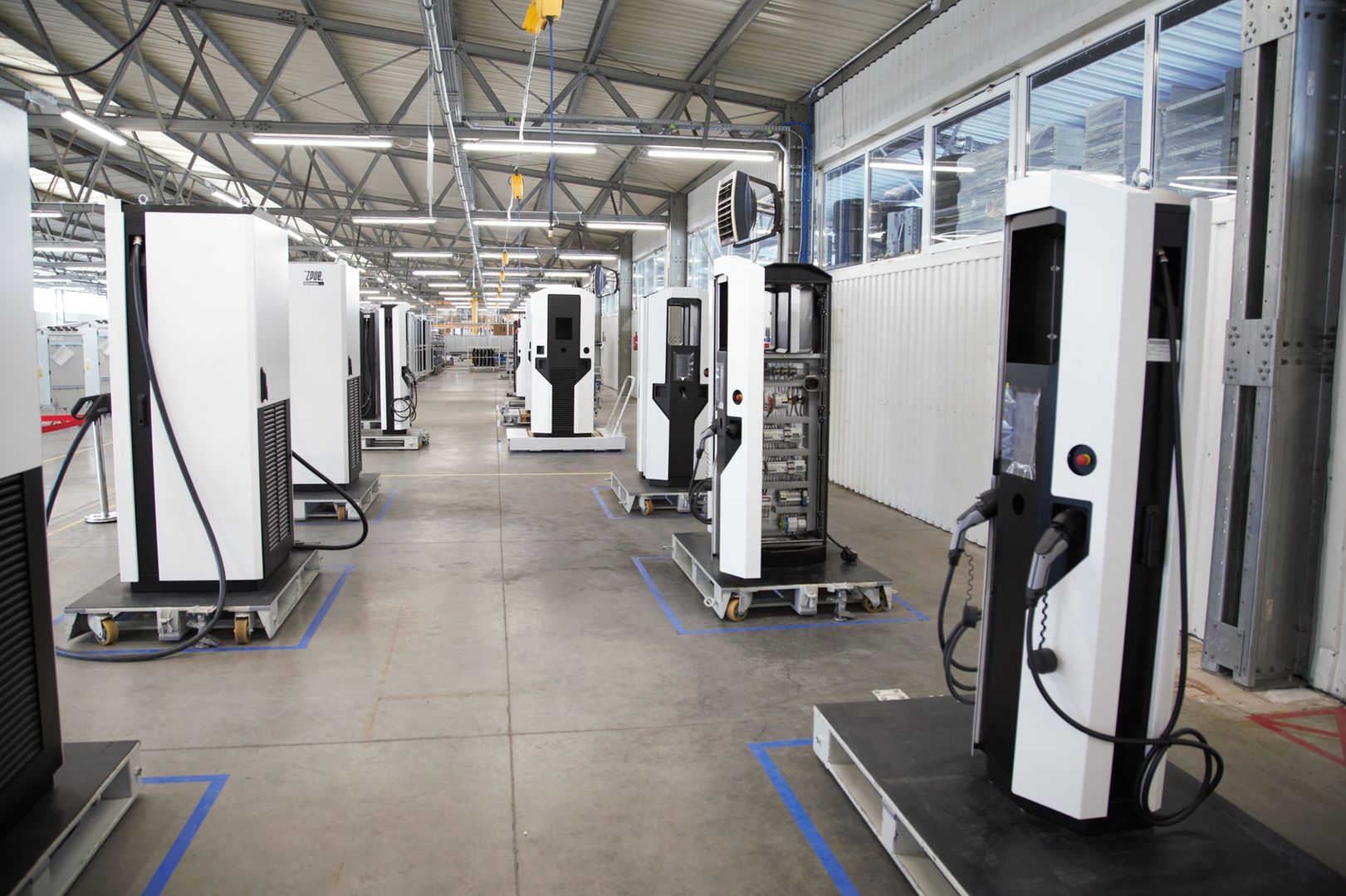 Zakłady produkujące stacje ładowania do samochodów elektrycznych ZPUE SA w Pszczynie