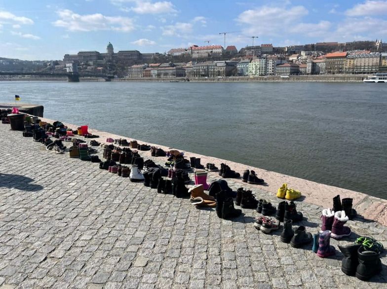 Jasny sygnał dla Orbana. Mieszkańcy Budapesztu postawili je na brzegu