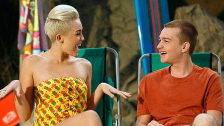 Miley Cyrus w ''Dwóch i pół''