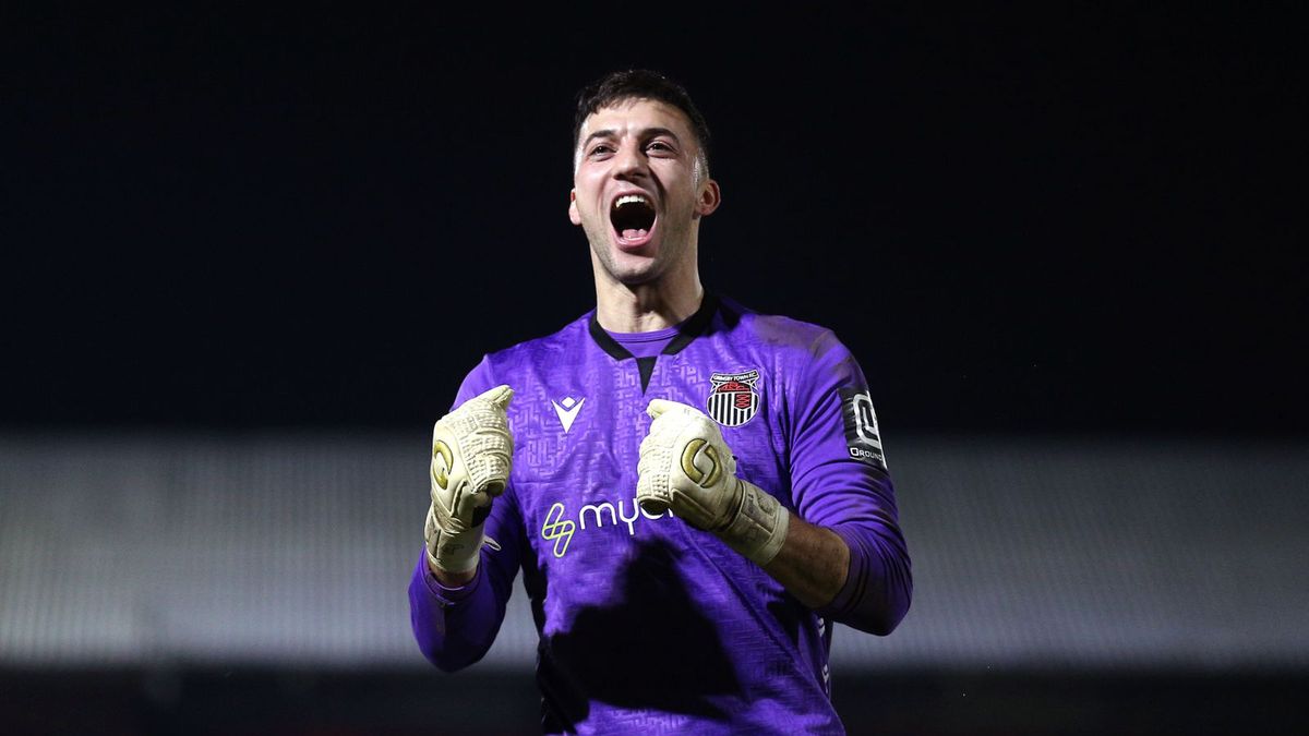 Zdjęcie okładkowe artykułu: Getty Images / Na zdjęciu: Max Crocombe, bramkarz Grimsby Town