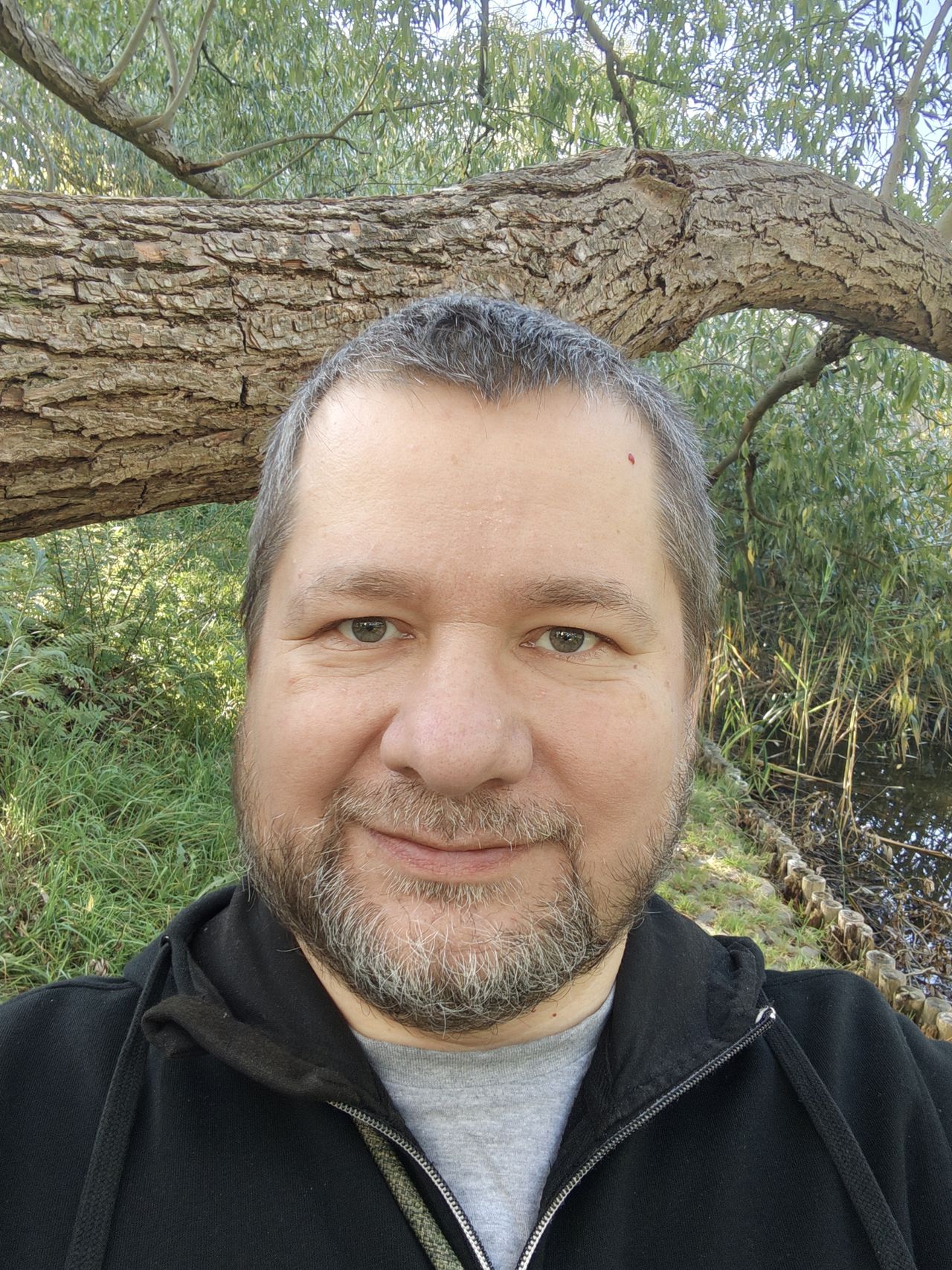 POCO F9 Pro - zdjęcie z aparatu do selfie