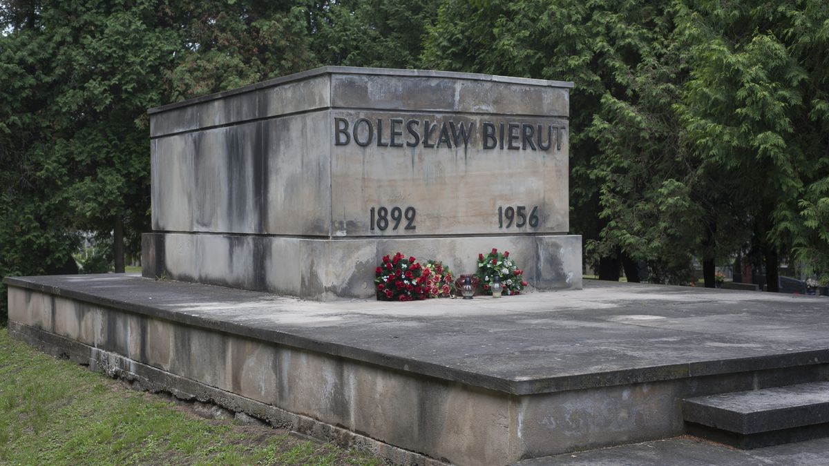 Grób Bolesława Bieruta na Powązkach Wojskowych