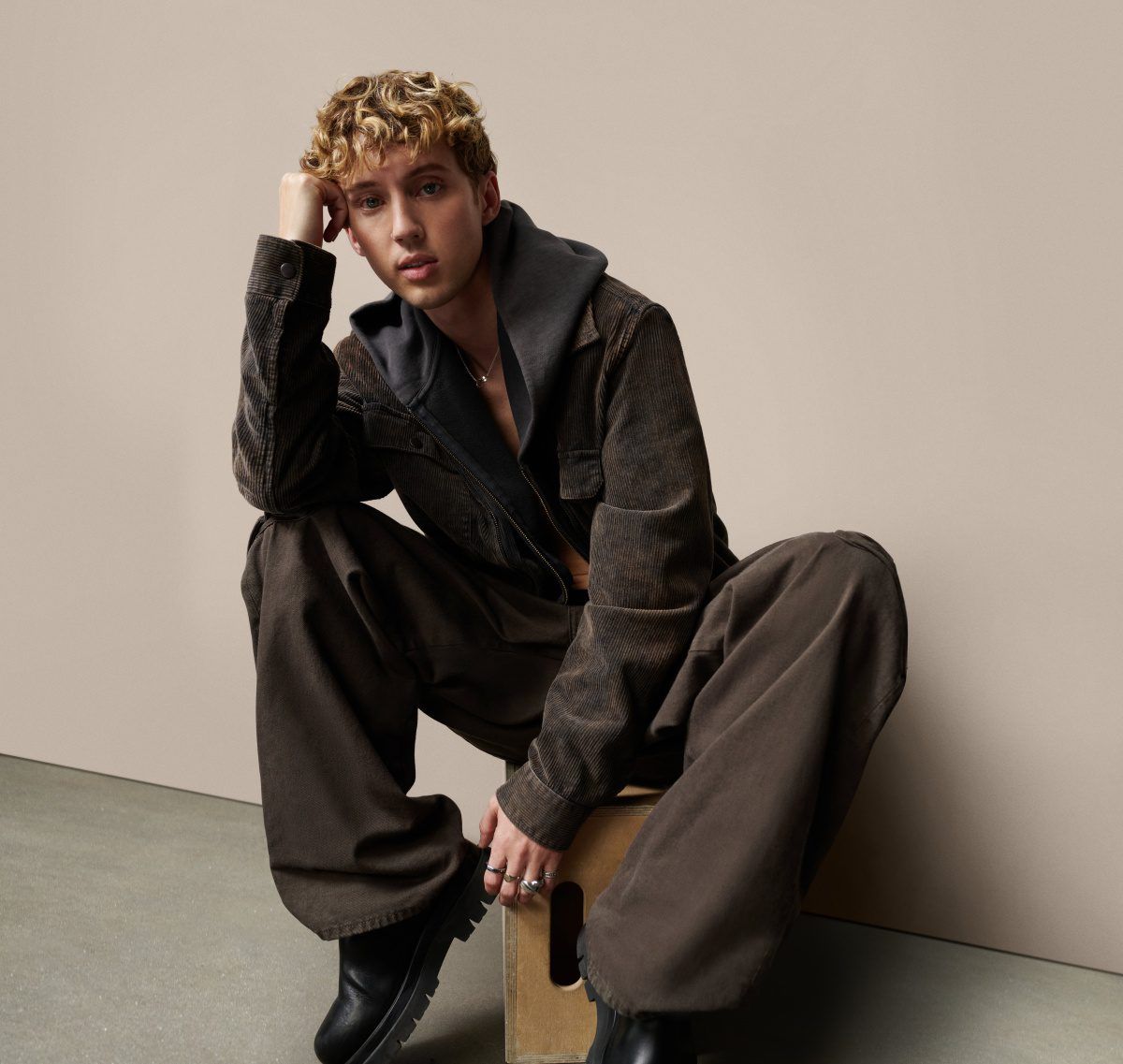 M100_24_FA1_GG_OF_TROYE_3_0282_EXT_WB