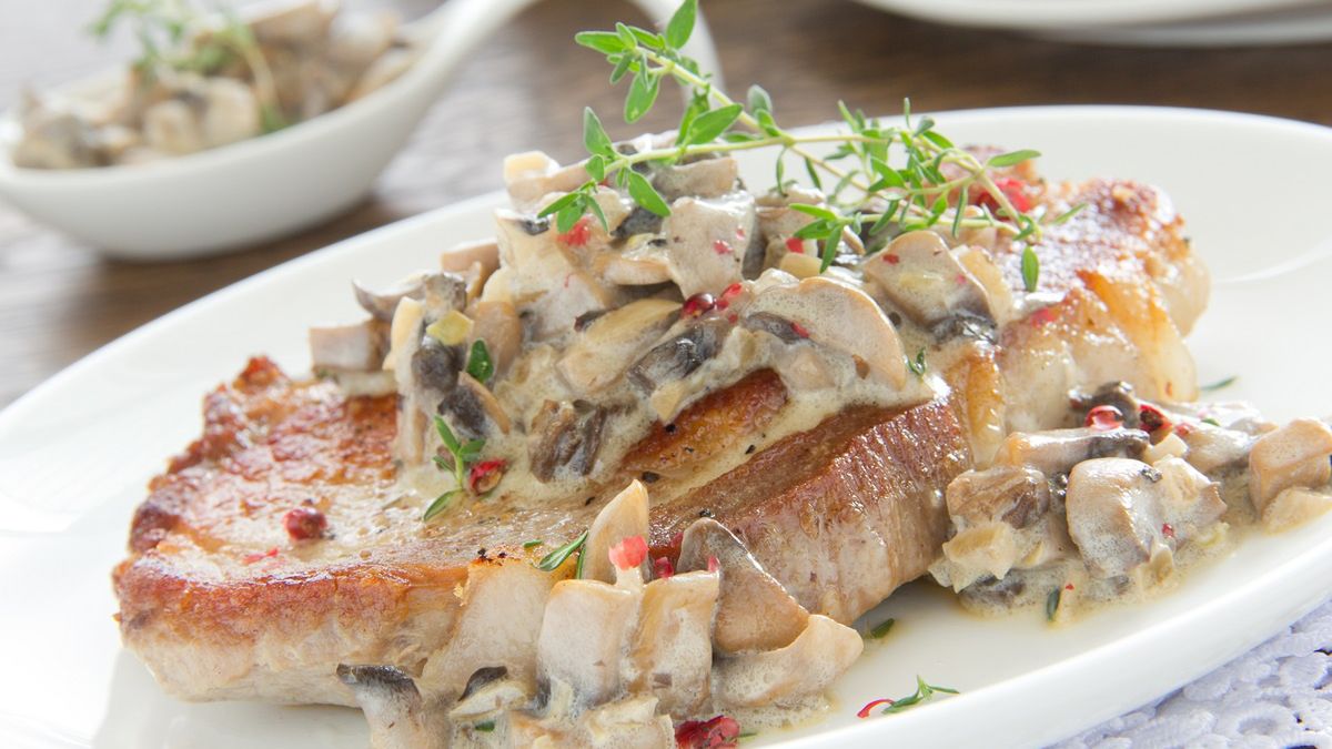 Soczysty schab duszony z grzybami