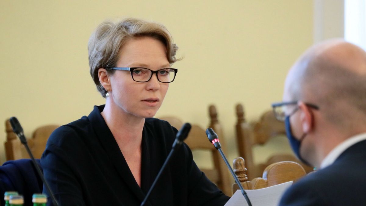 Posiedzenie sejmowej Komisji Finansow Publicznych - NBP przedstawia zalozeniami polityki pienieznej na rok 2022.N/z: wiceprezes NBP Marta Kightley