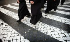 Wraca sprawa orgii na plebanii. Ksiądz Tomasz K. aresztowany