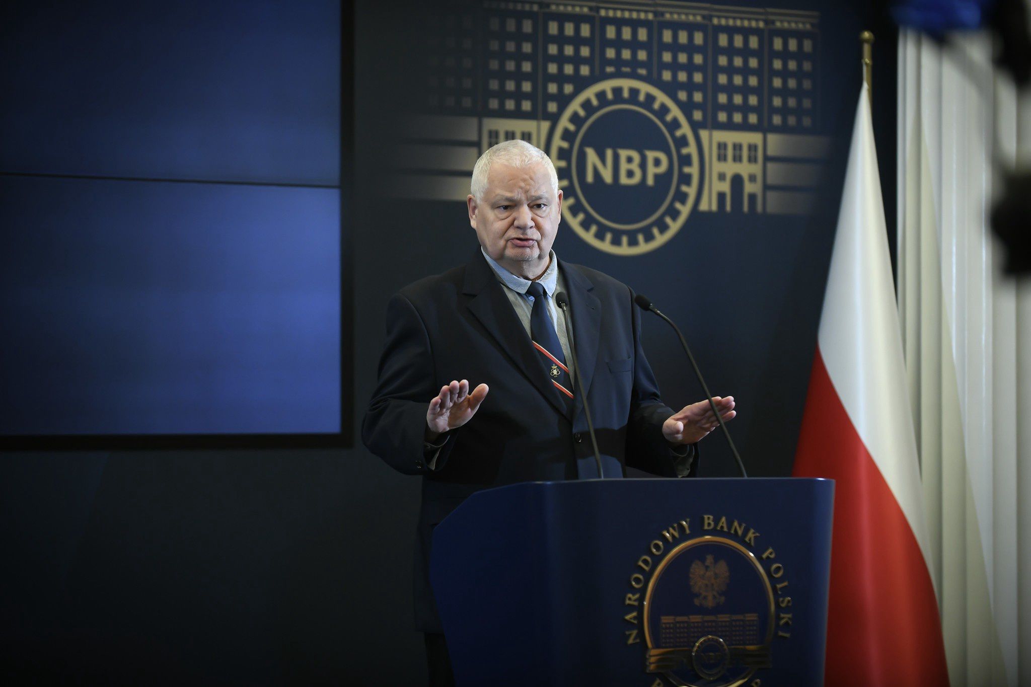 Na zdjeciu prof. Adam Glapiński