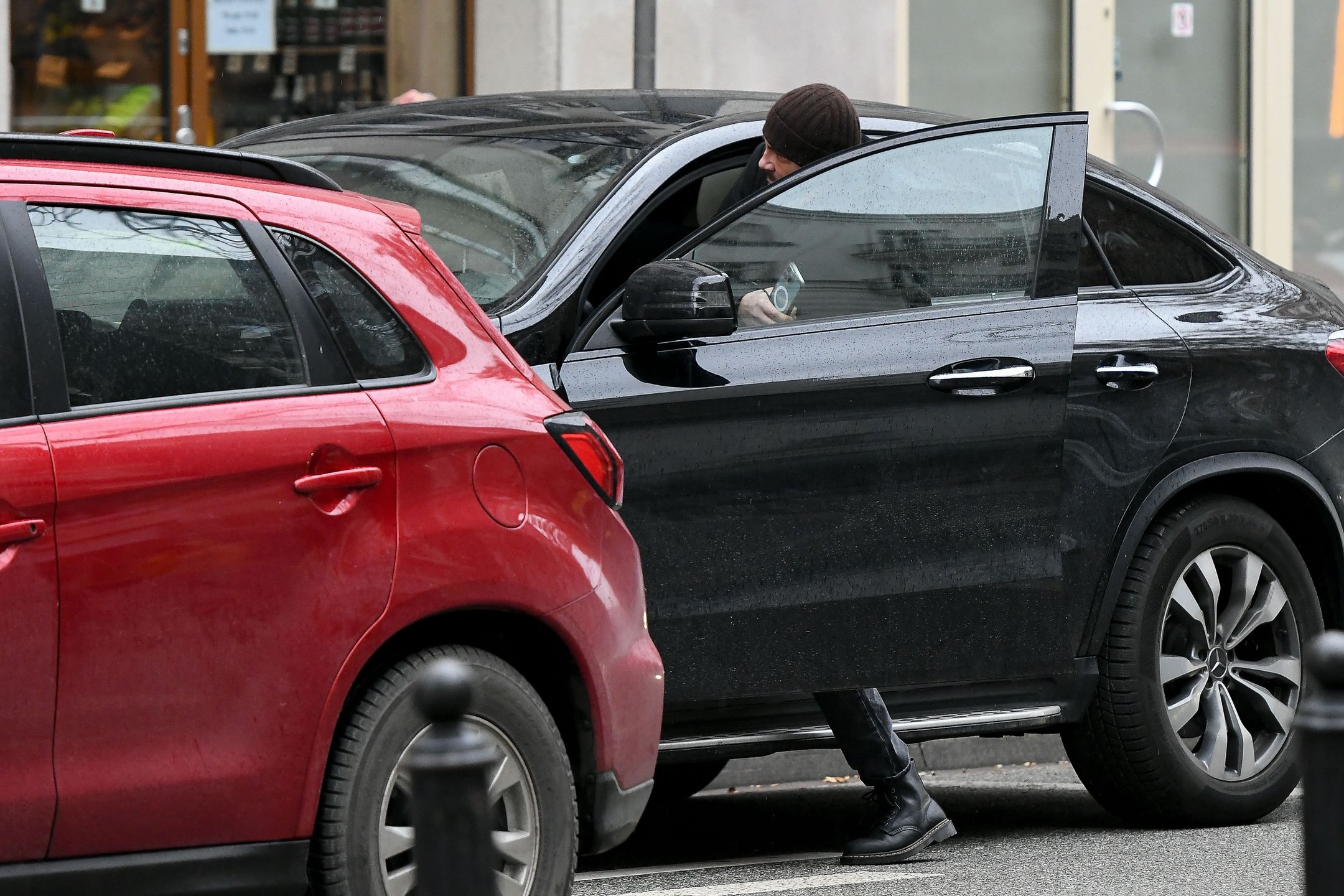 Krzysztof Ibisz parkuje na zakazie