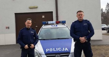 Do szpitala na sygnale. Policjanci pilotowali samochód z rodzącą kobietą