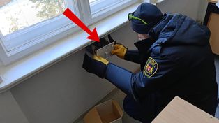 To nie myszy. Zajrzeli pod parapet. Nie do wiary, co znaleźli