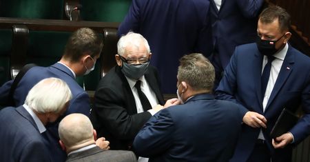 Duży spadek PiS. Są 3 powody. Ekspert wyjaśnia