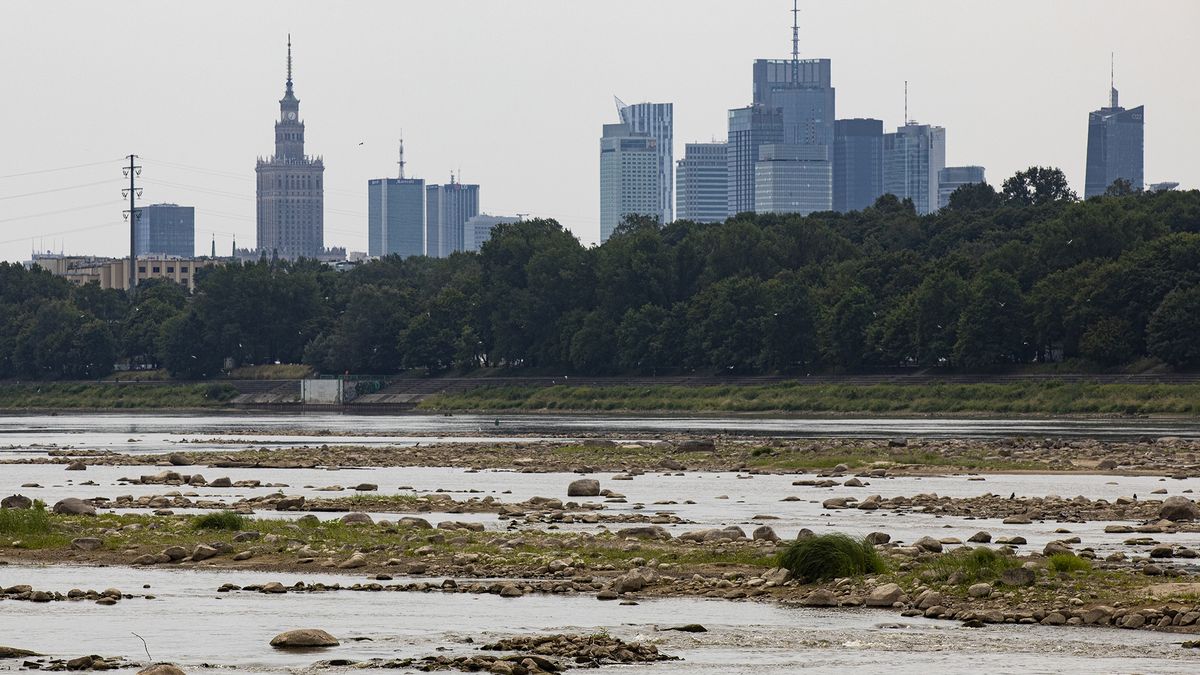 Bardzo niski stan Wisly w Warszawie
26.07.2022. Warszawa. Bardzo niski stan Wisly. Widok na rzeke w rejonie Mostu Gdanskiego i Mostu Poniatowskiego.,Image: 709916054, License: Rights-managed, Restrictions: , Model Release: no, Credit line: Jacek Szydlowski / Forum
Jacek Szydlowski / Forum
Wisla, stan, niski, Bardzo, susza, hydrologia, Warszawa, widok, Plycizny, klimat, sucho, ilustracja, wysychanie, pogoda, zmiany klimatyczne