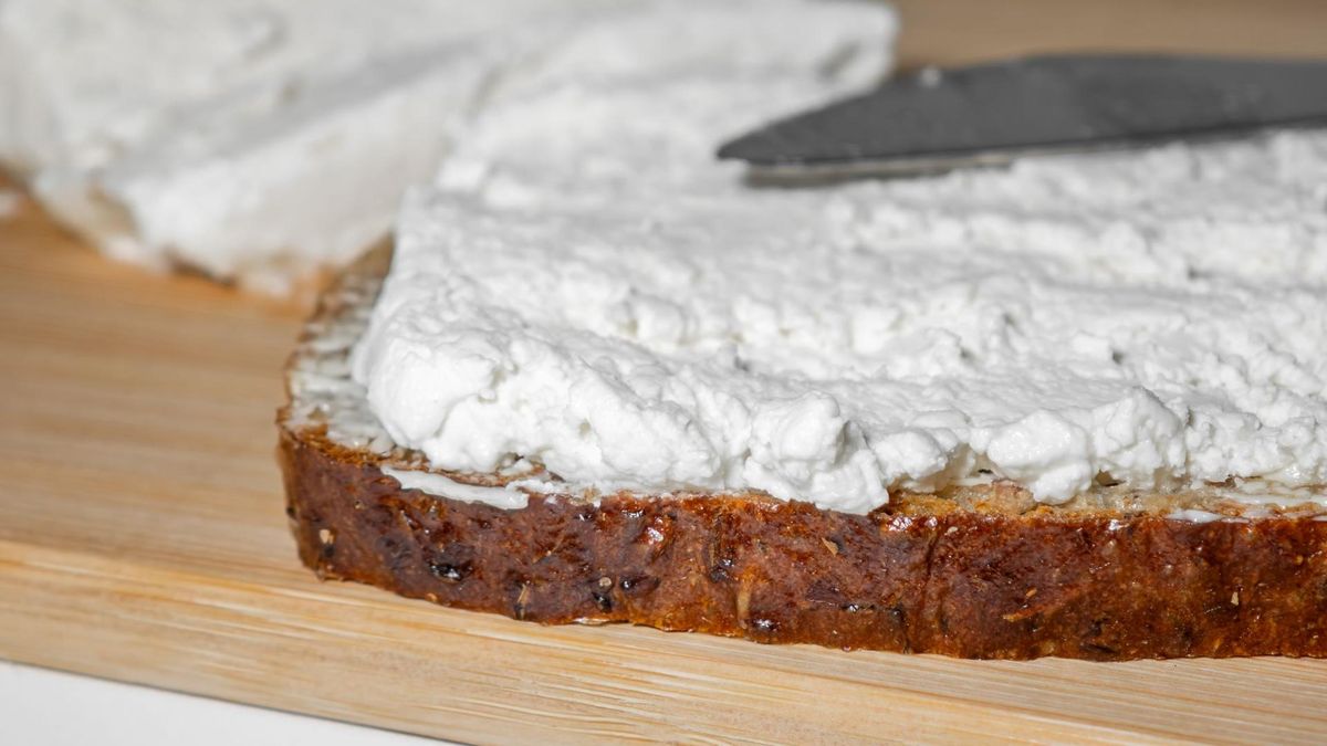 Pełnotłusty nabiał jest mniej szkodliwym wyborem niż czerwone i przetworzone mięso.