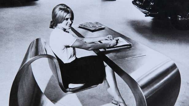 Niezwykłe meble biurowe z siedziby Peugeota 1