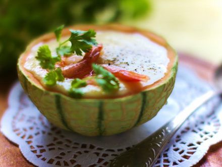Zupa krem z melona z mleczkiem kokosowym i krewetkami
