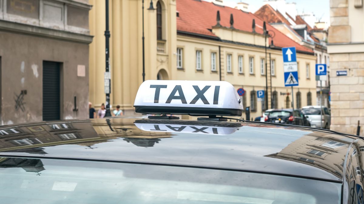 Policja kontroluje kierowców taxi. Co czwarty jeździ bez uprawnień