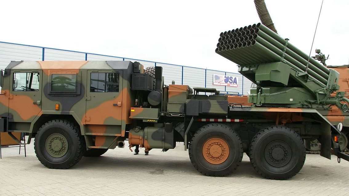 Wyrzutnia WR-40 Langusta o zasięgu 70 km.<br> Nowa wyrzutnia pocisków rakietowych "Homar" <br>ma mieć zasięg 300 km.