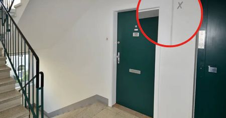 Widzisz na klatce schodowej? Od razu dzwoń po policję