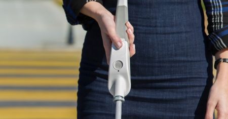 Brytyjski start-up chce by laska widziała za niewidomego