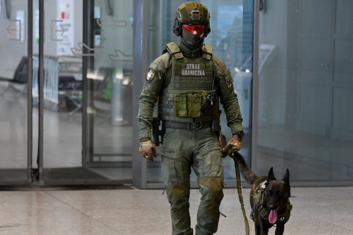 Powiedział, że ma broń w bagażu. Alarm na lotnisku