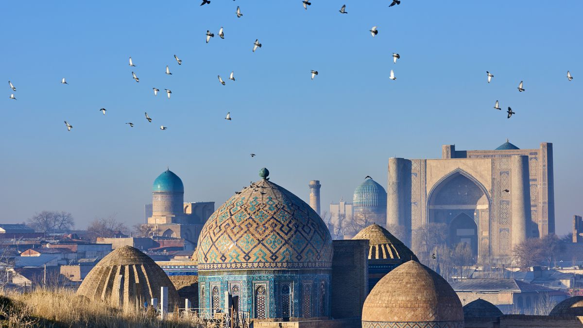 Większość Rosjan planuje spędzić majówkę w Rosji, a jeśli już gdzieś lecą, to najchętniej wybierają Uzbekistan