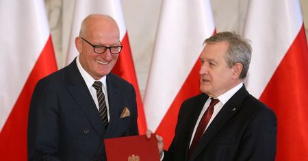 Zaistniał w mailach Dworczyka. Potem dostał miliony. "Mają rozmach..."