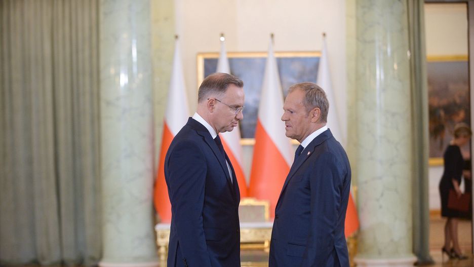 Warszawa, 26.09.2024. Prezydent RP Andrzej Duda (L) i premier Donald Tusk (P) na uroczystości dokonywania zmian w składzie Rady Ministrów w Pałacu Prezydenckim w Warszawie, 26 bm. Prezydent powołał Marcina Kierwińskiego na ministra - członka Rady Ministrów. (ad) PAP/Marcin Obara ***Okres prawa użycia zdjęcia przedłużony do 12 stycznia 2025 r. dla wszystkich odbiorców CSF PAP***