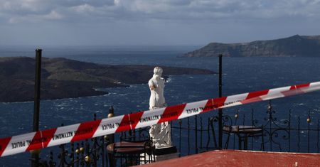 Santorini drży, turyści uciekają. Premier Grecji apeluje o ochronę reputacji wyspy