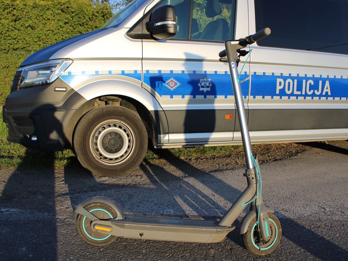 Kilka razy wchodził do sklepu, potem dynamicznie odjechał hulajnogą. Policjanci zatrzymali złodzieja