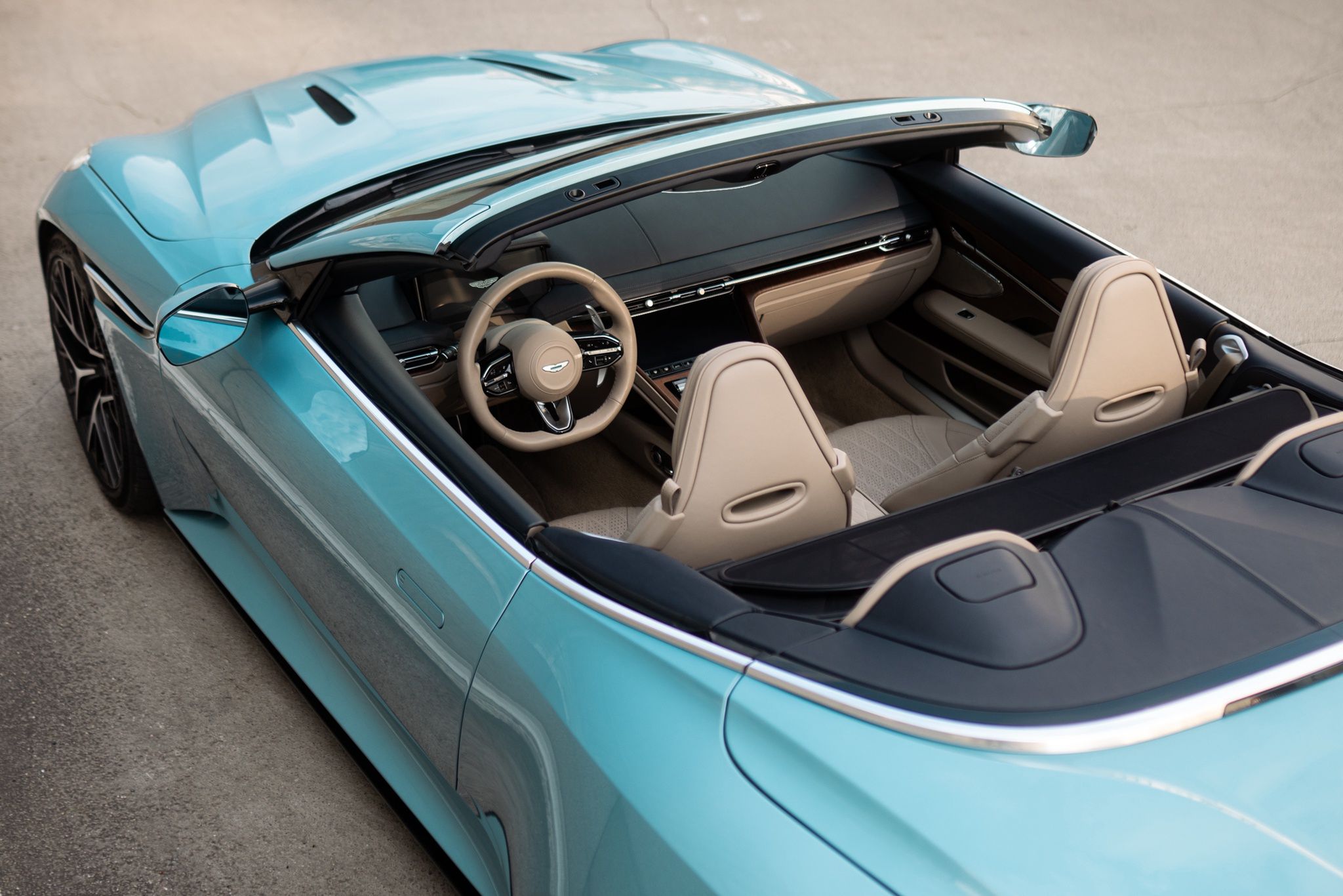 Aston Martin DB12 Volante