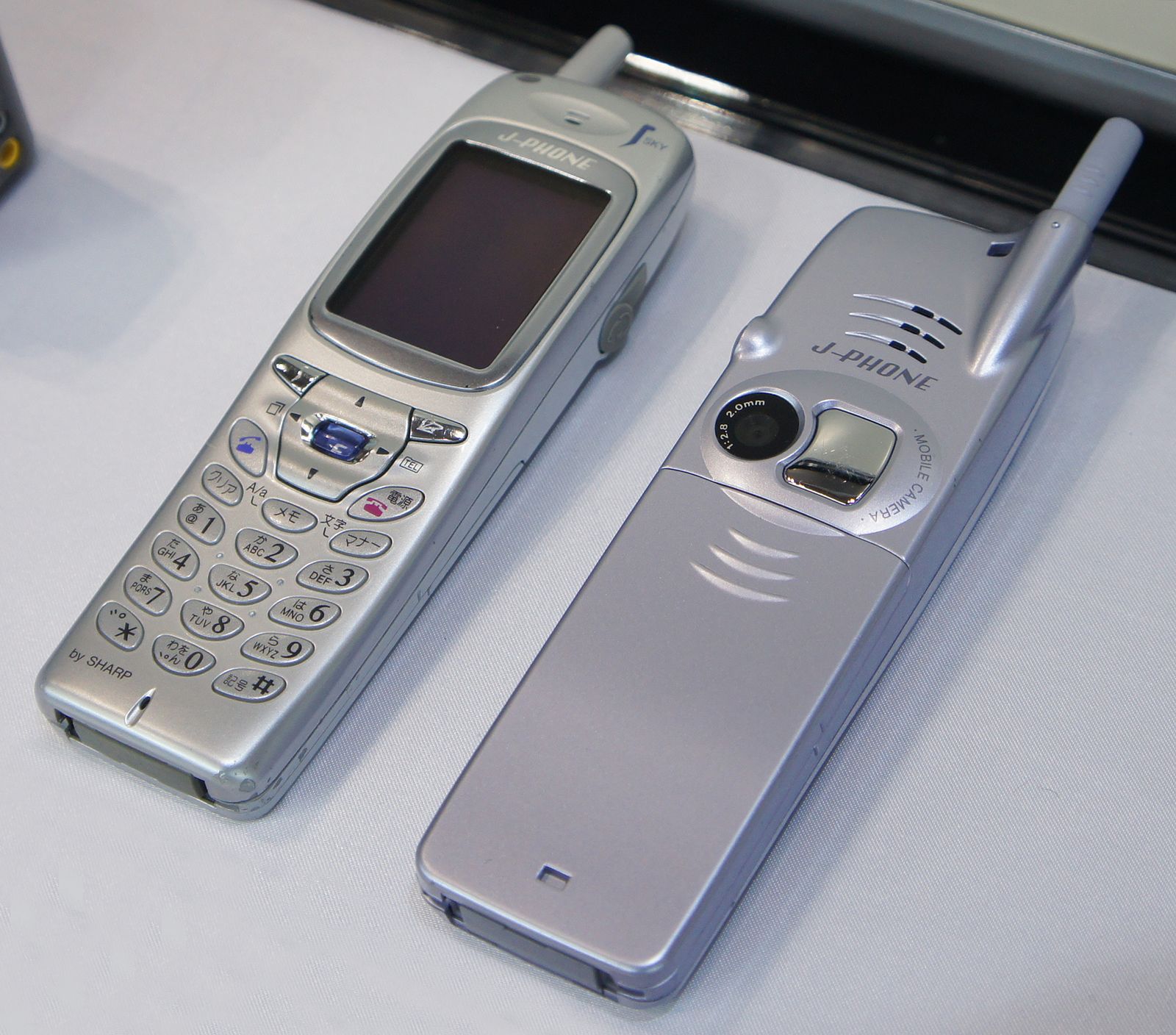 Historia mobilnych technologii. Telefony stają się multimedialne (2000-2003) 2